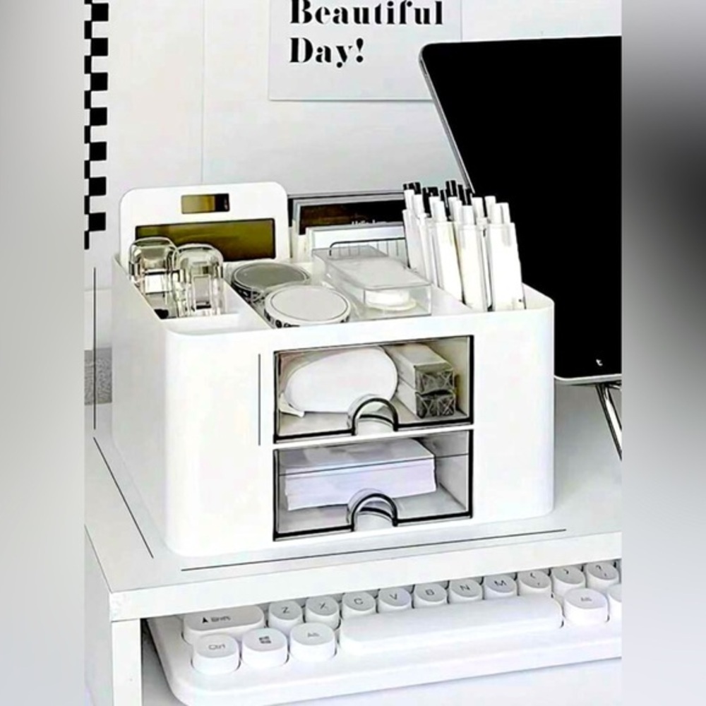 Desk organizer